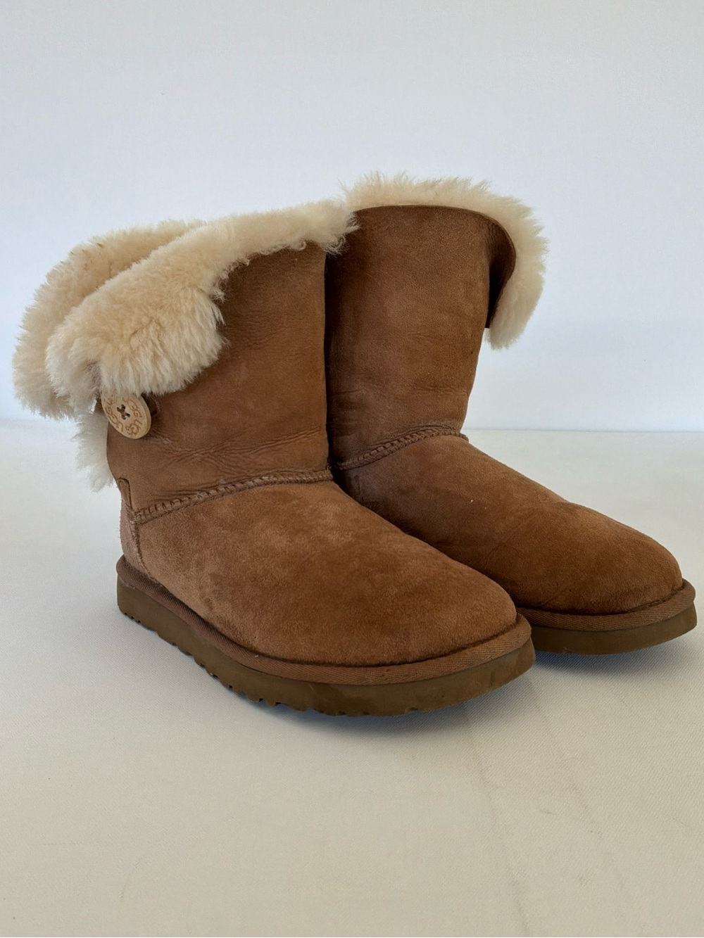 UGG Bailey Button Chestnut Sheepskin Boots Fur Lined Women’s Size 7